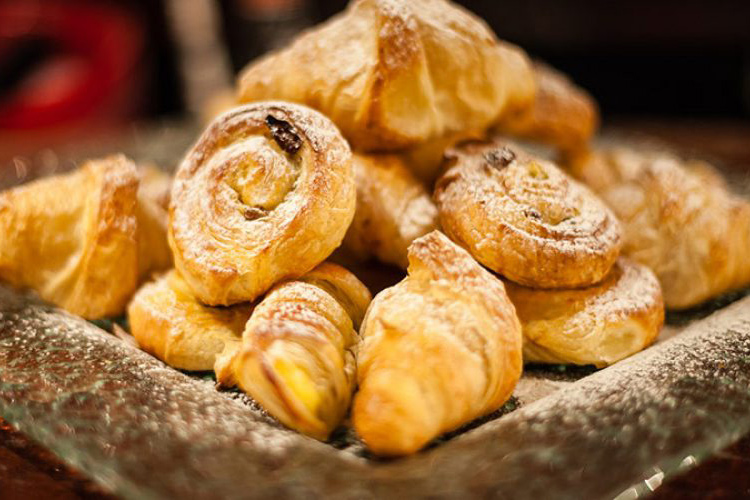 (Prima colazione in hotel Da punto dolente a carta vincente)