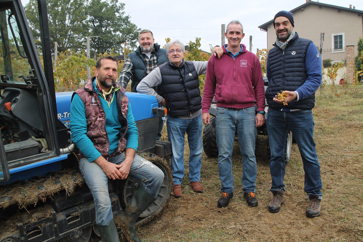 Roberto Lechiancole con la sua squadra Prime Alture: Pinot Nero per passione, dalla vigna alla bottiglia