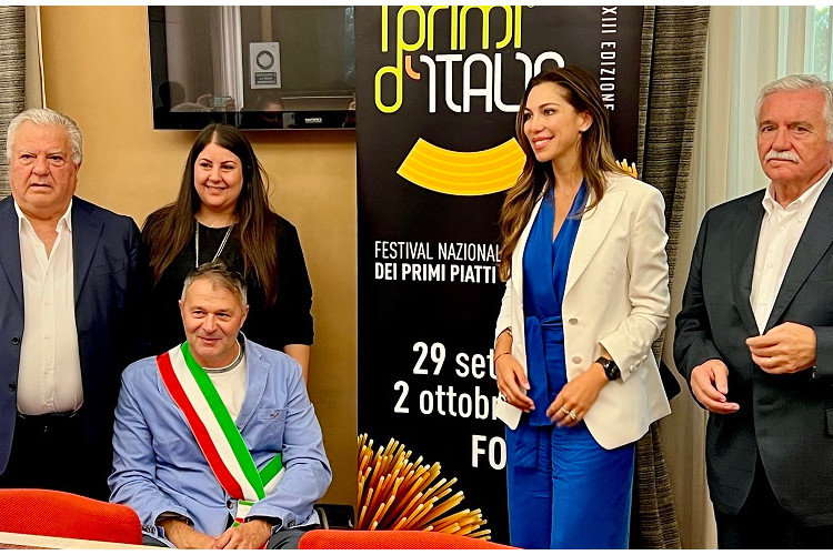 Da sinistra, Aldo Amoni, Stefano Zuccarini, Michela Giuliani, Eleonora Pieroni e Giorgio Mencaroni A Foligno i Primi d'Italia, un vero G20 della pasta