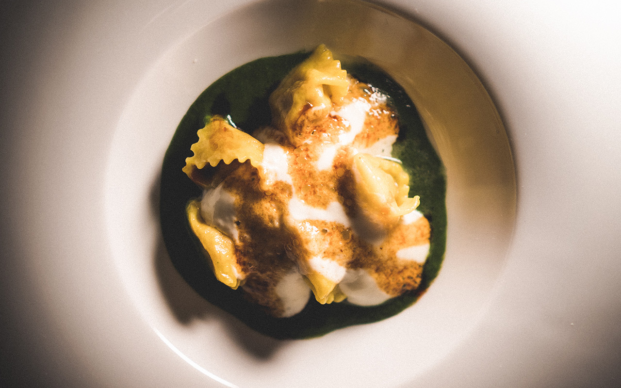 Agnolotti ripieni di guancia di vitello, spuma di Grana Padano Dop oltre 20 mesi, bietole e cavoli Settimo appuntamento di &ldquo;Nati per stare Insieme&rdquo; da Umberto De Martino