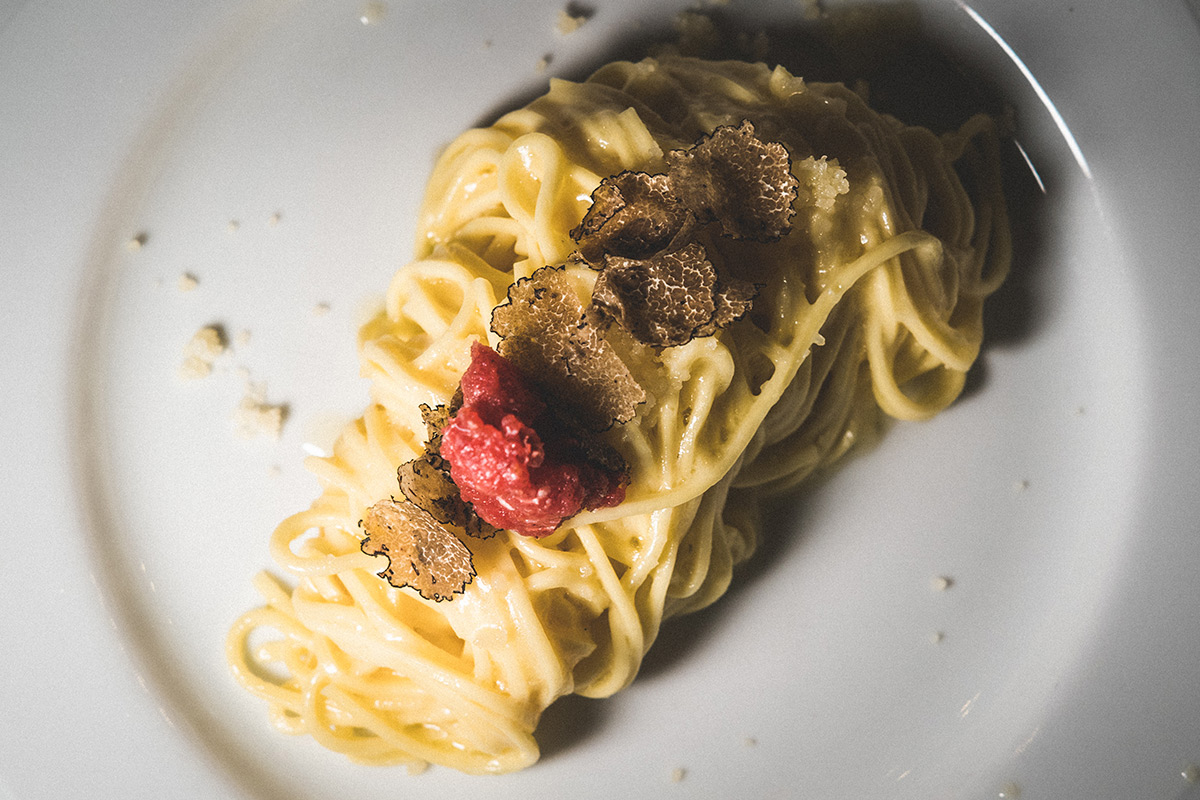 Tajarin al tartufo, mantecato al Grana Padano Dop 12 mesi, salsiccia di Bra al coltello &ldquo;Nati per stare insieme&rdquo; a Milano da Trattoria Masuelli San Marco