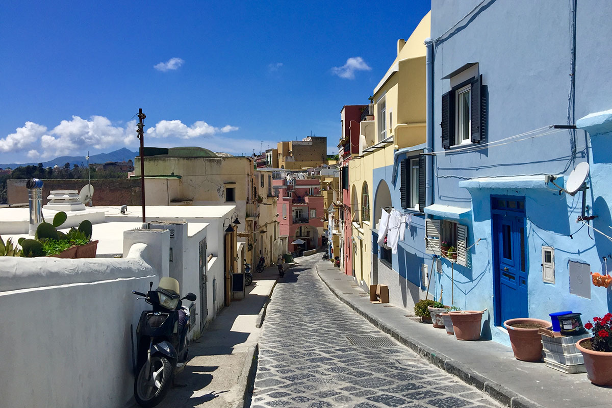 Un tuffo autentico nella vita dei procidani Procida, più che un’isola… Capitale!