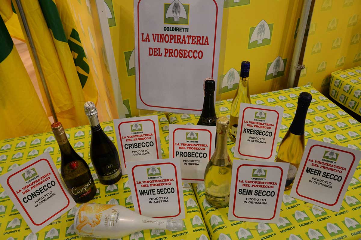 La Campagna di Coldiretti contro i falsi Prosecco L'Ue avvia il riconoscimento del Prosek croato. Filiera italiana in difesa del Prosecco