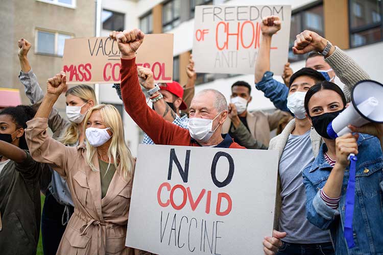 Stop alle manifestazioni contro il green pass Proteste no green pass, nuove regole e piazze vietate. Ecco le linee guida