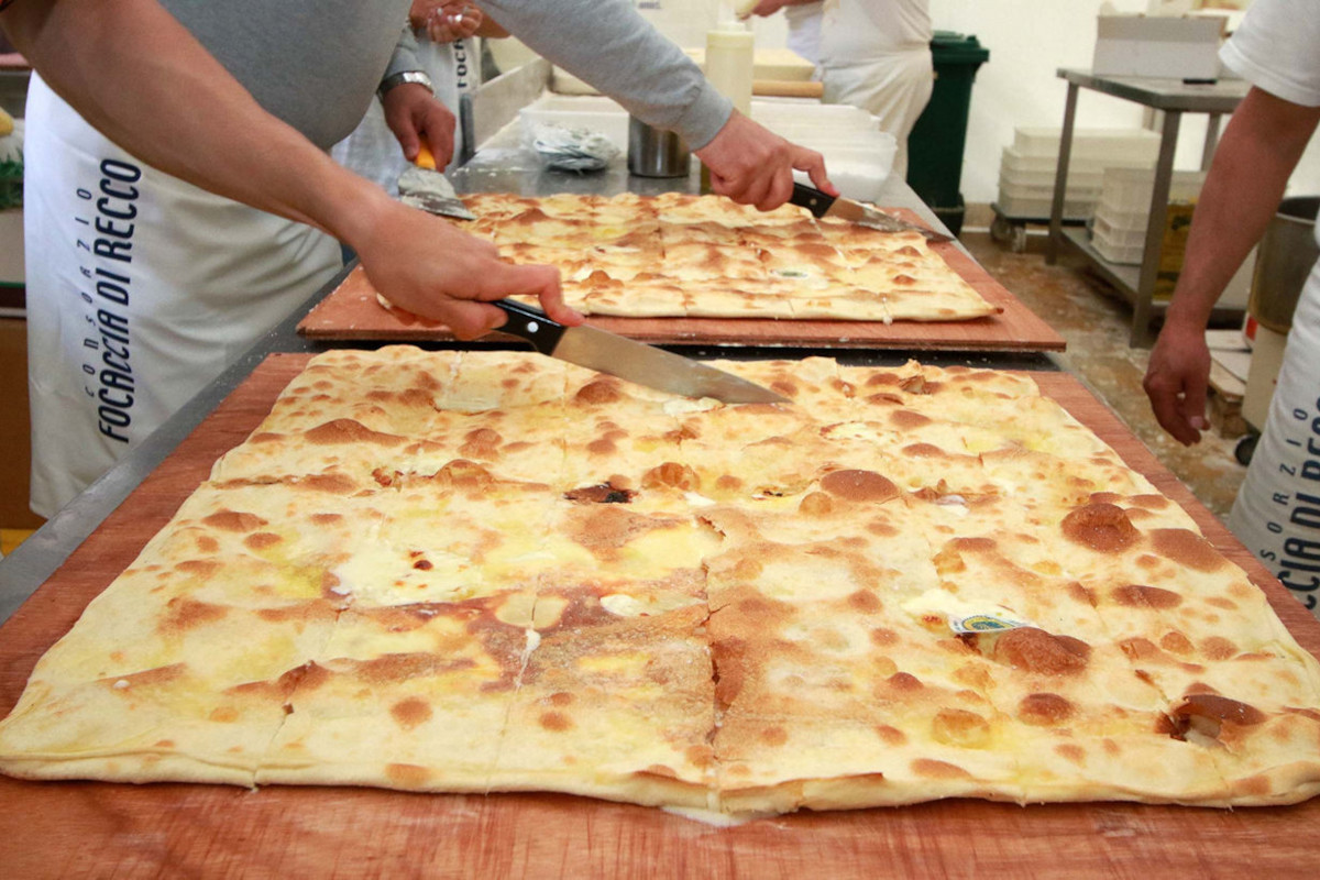 Focaccia di Recco con il formaggio, quando il legame col territorio è una risorsa