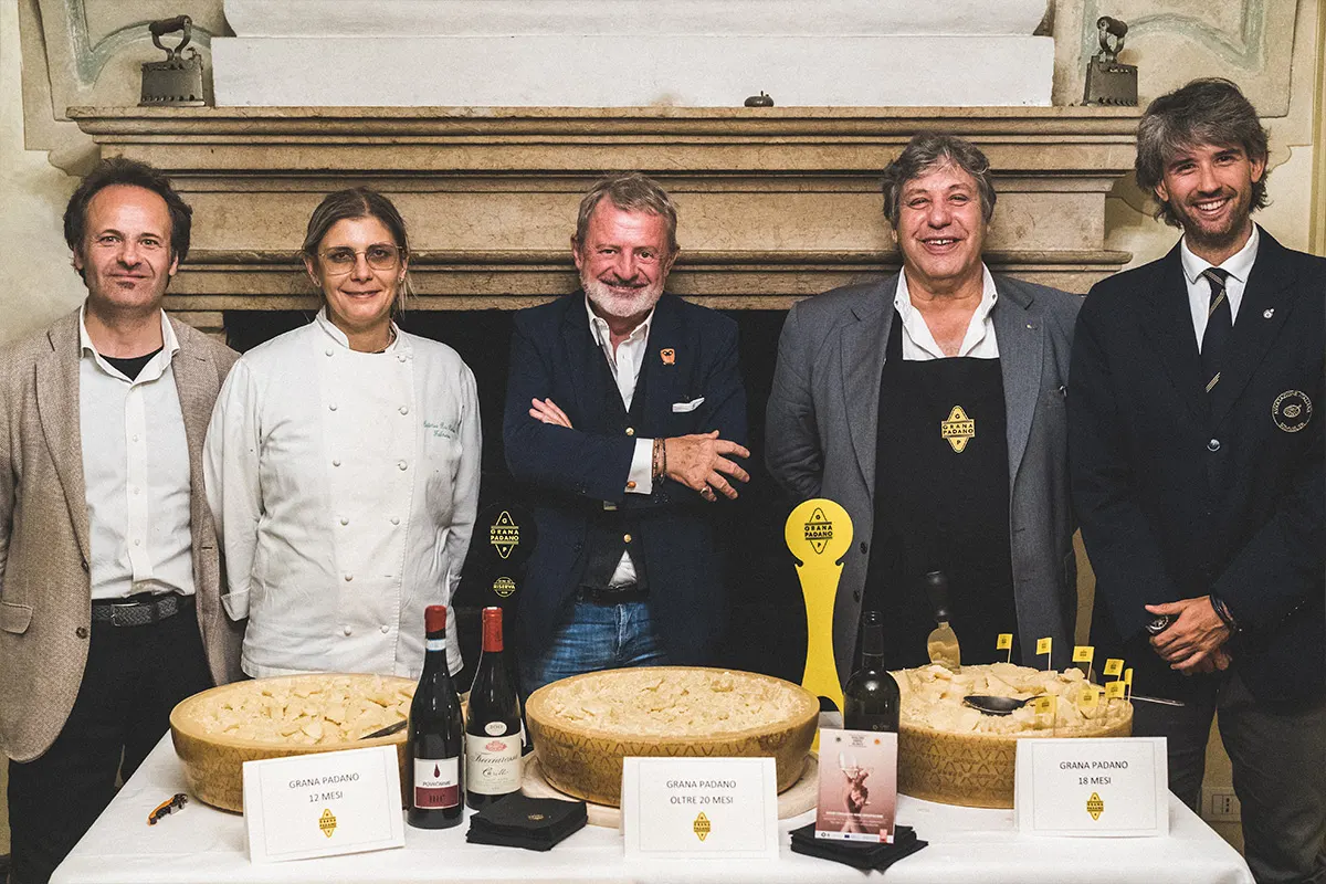 Giampietro Ferri, Fabiana Tabai, Alberto Lupini, Cornelio Marini e Federico Bovarini Osteria da Pietro, abbinamenti tra Grana Padano Dop e vini lombardi