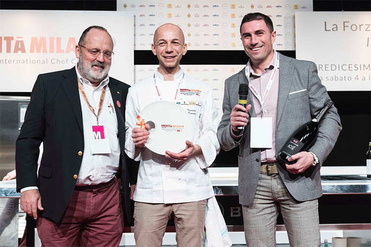 Paolo Marchi, Riccardo Camanini e Gian Luca Uccelli - Riccardo Camanini a Identit&agrave; Golose riceve il Premio Cuoco dell&rsquo;anno