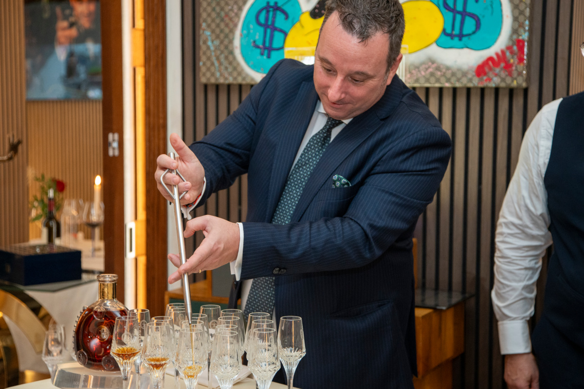 Cosa rende unico Henri Prosperi? Una cena che diventa racconto, tra Champagne e Cognac