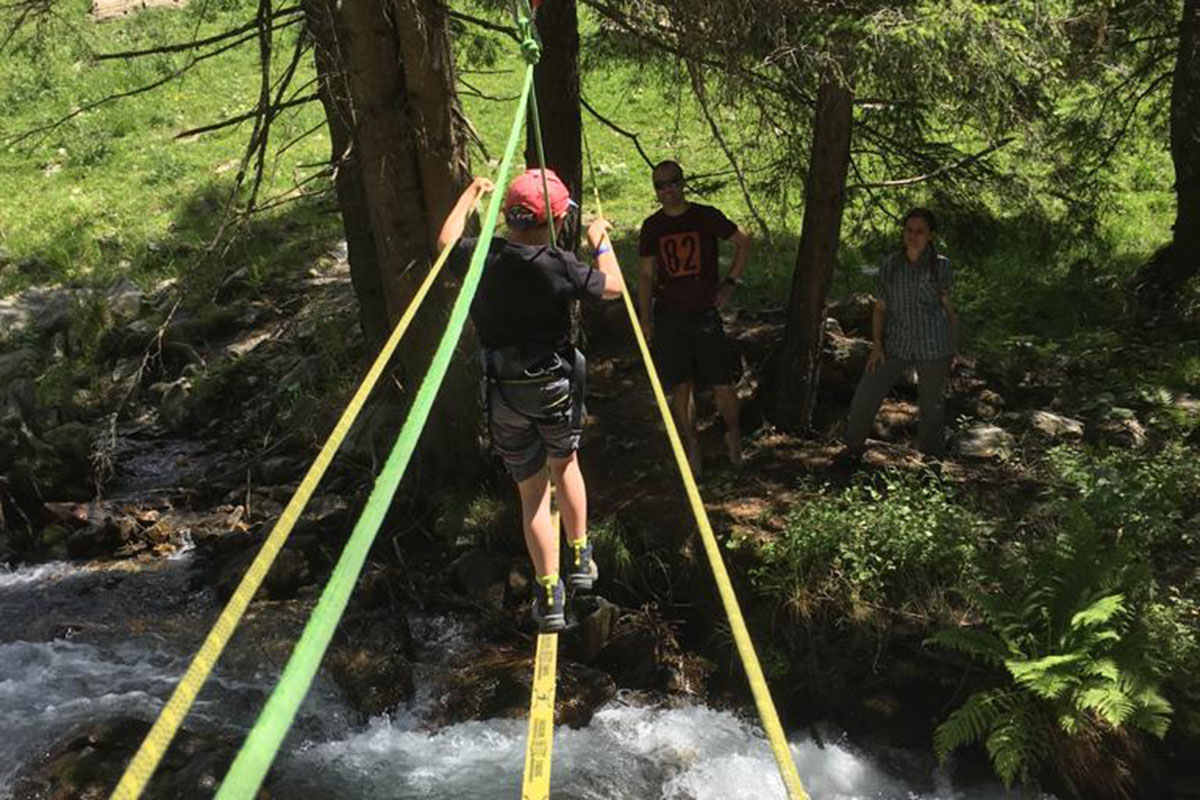 La traversata del fiume a Terento Dalla traversata del fiume ai trekking per malghe: Rio Pusteria formato famiglie