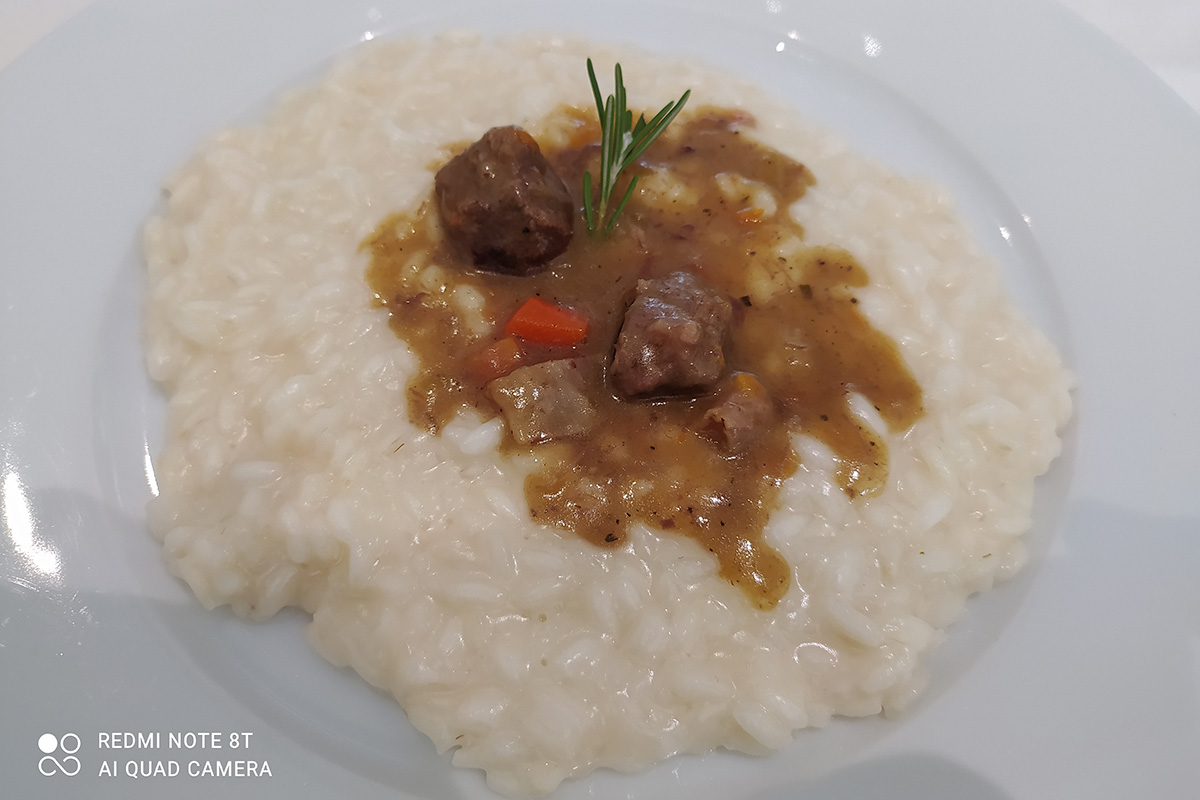 Risotto alla Parmigiana con spezzatino di Pecora Gigante Bergamasca La tavola di solidarietà dei Ristoranti Regionali-Cucina Doc