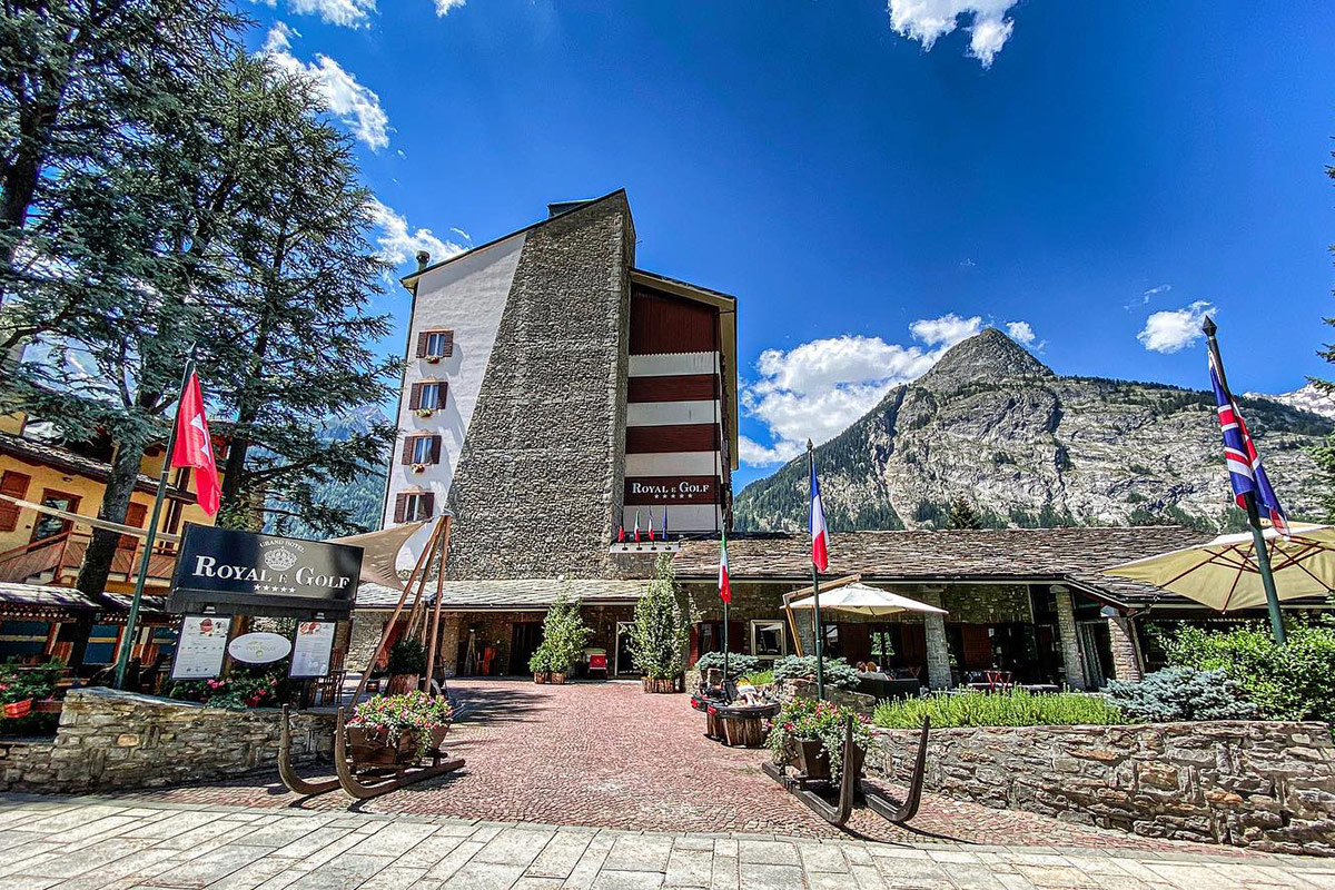 Grand Hotel Royal e Golf Grand Hotel Royal e Golf, dove la stella di Griffa illumina Courmayeur