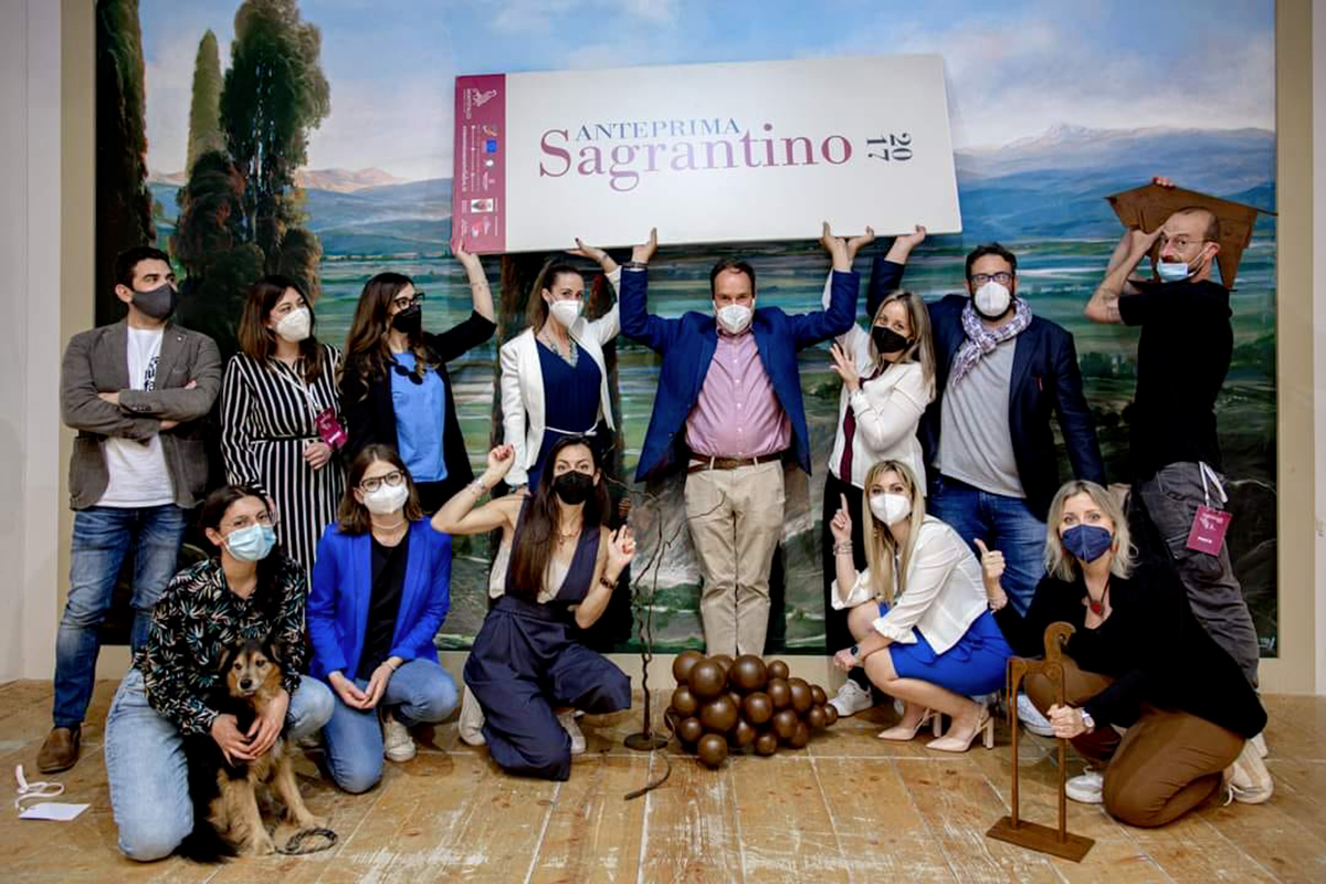 La foto conclusiva dell'Anteprima Montefalco Sagrantino Docg 2017  Montefalco Sagrantino si racconta: oltre la certificazione c'è di più