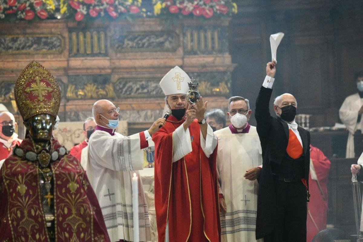 Napoli spera in un Rinascimento ... e San Gennaro fa il miracolo