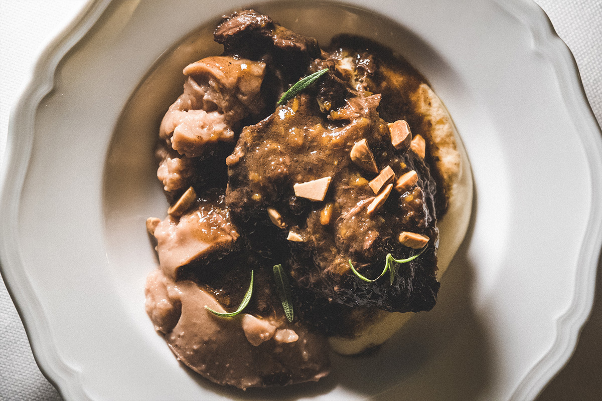 Cuscino morbido, guancialino di vitello stufato, polenta di castagne e fonduta di Grana Padano Dop 18 mesi &ldquo;Nati per stare insieme&rdquo; a Milano da Trattoria Masuelli San Marco