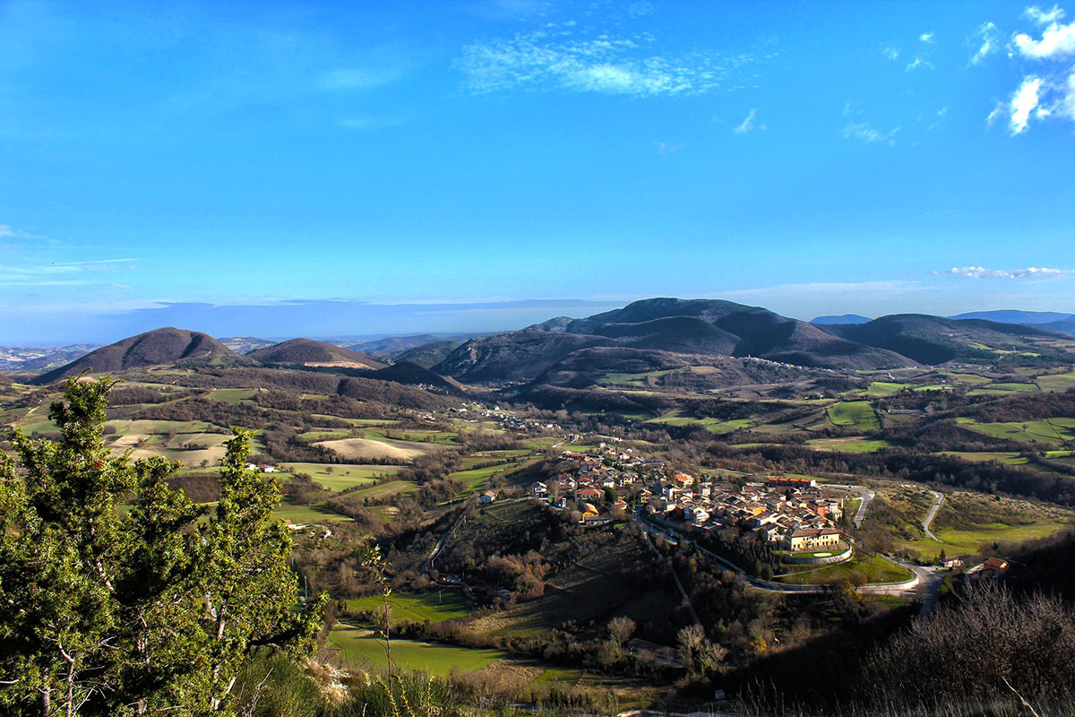 Serra del Serrone Alla scoperta delle Alte Marche, tra cibo e cultura