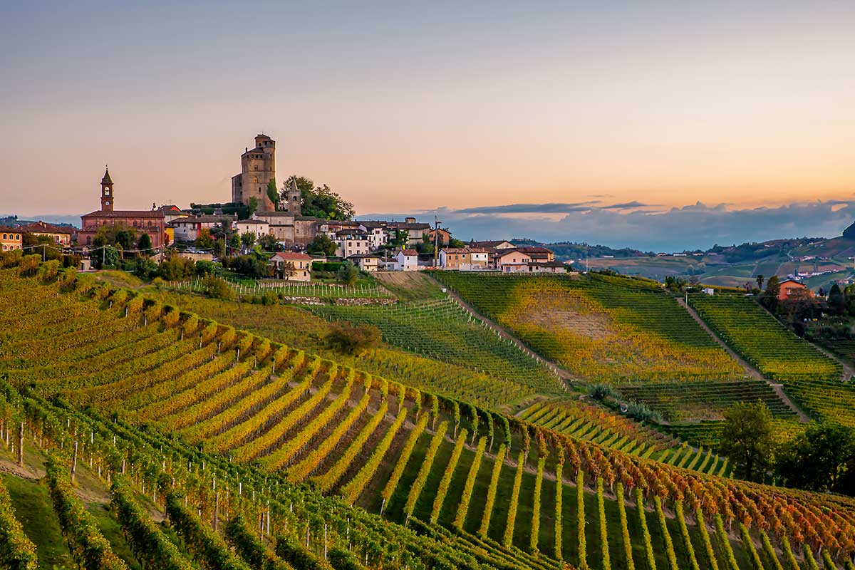 Con una stella ogni 281 abitanti Serralunga d'Alba (Cn) è il paese con la maggiore densità di riconoscimenti Le stelle Michelin illuminano i piccoli borghi e le grandi città