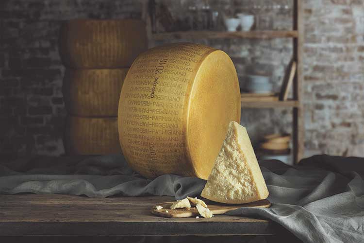 Parmigiano Reggiano, eccellenze gastronomiche tradizionali