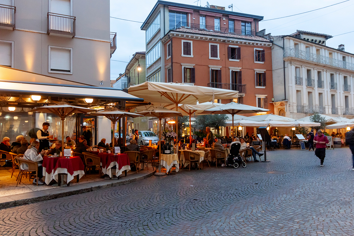 Italia che cambia: meno negozi e bar, più ristoranti e micro-alloggi