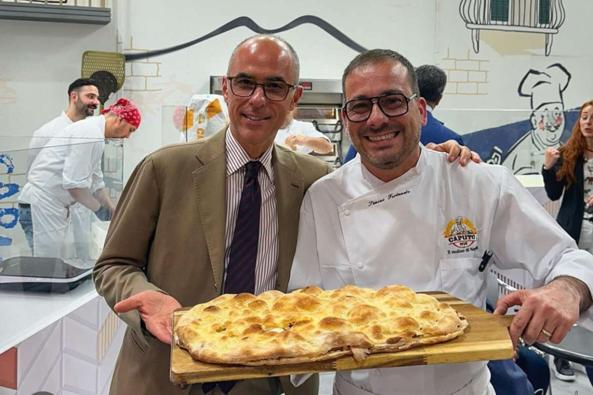 Simone Fortunato farcisce la sua pizza di tradizione  