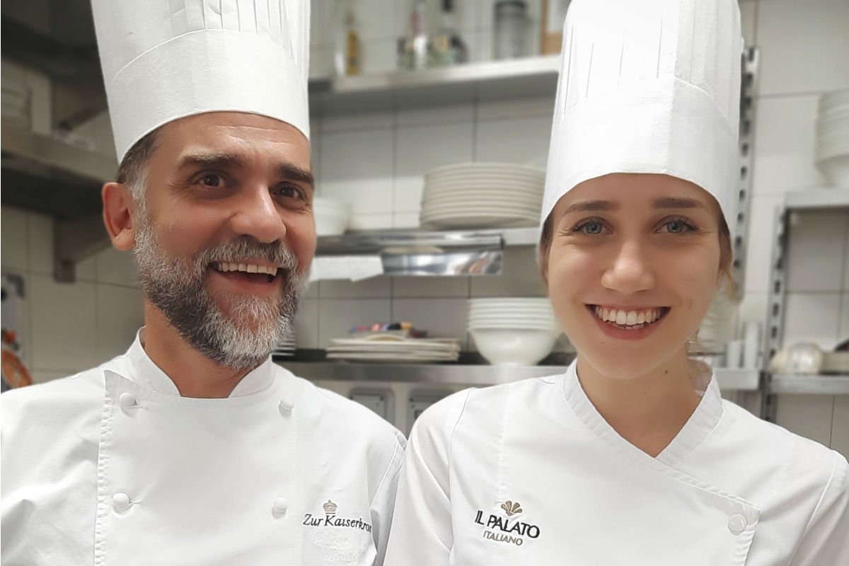 Filippo Sinisgalli (membro Euro-Toques Italia) chef del Ristorante Zur Kaiserkron di Bolzano e Alice Vialetto, giovane pasticcera nata dal vivaio dell’hub di cucina Il Palato Italiano 