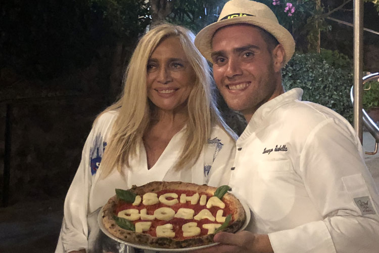 Lorenzo Sirabella insieme a Mara Venier - Sirabella: «Io, artigiano della pizza»