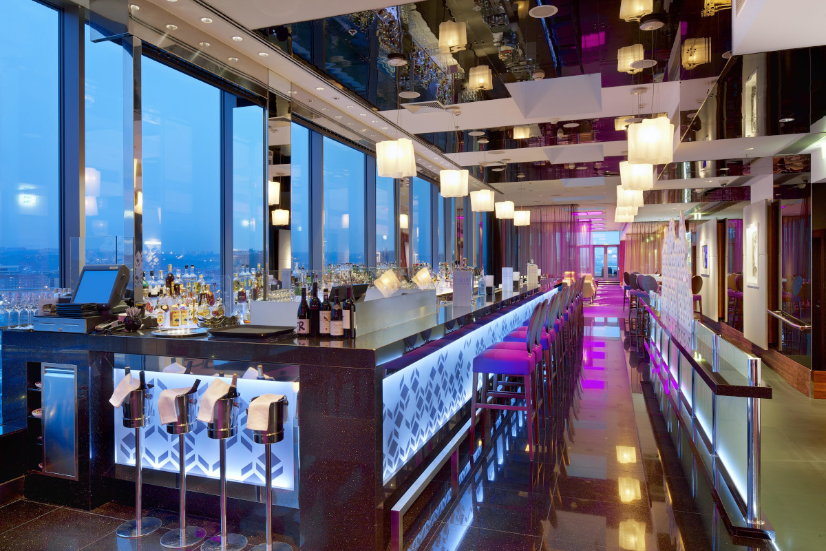 Vista di Praga dal Cloud Nine Hilton: otto terrazze bar tra Italia ed Europa per frizzanti serate di fine estate