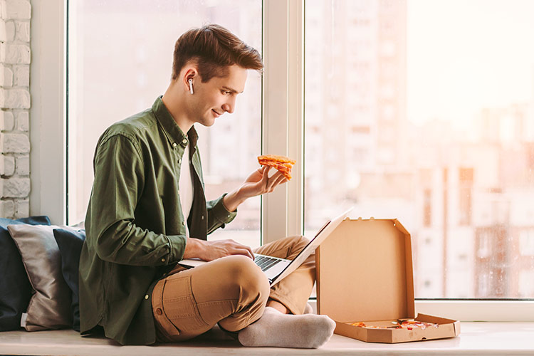 Si impone lo smartworking. E ora cosa succede a bar e ristoranti?