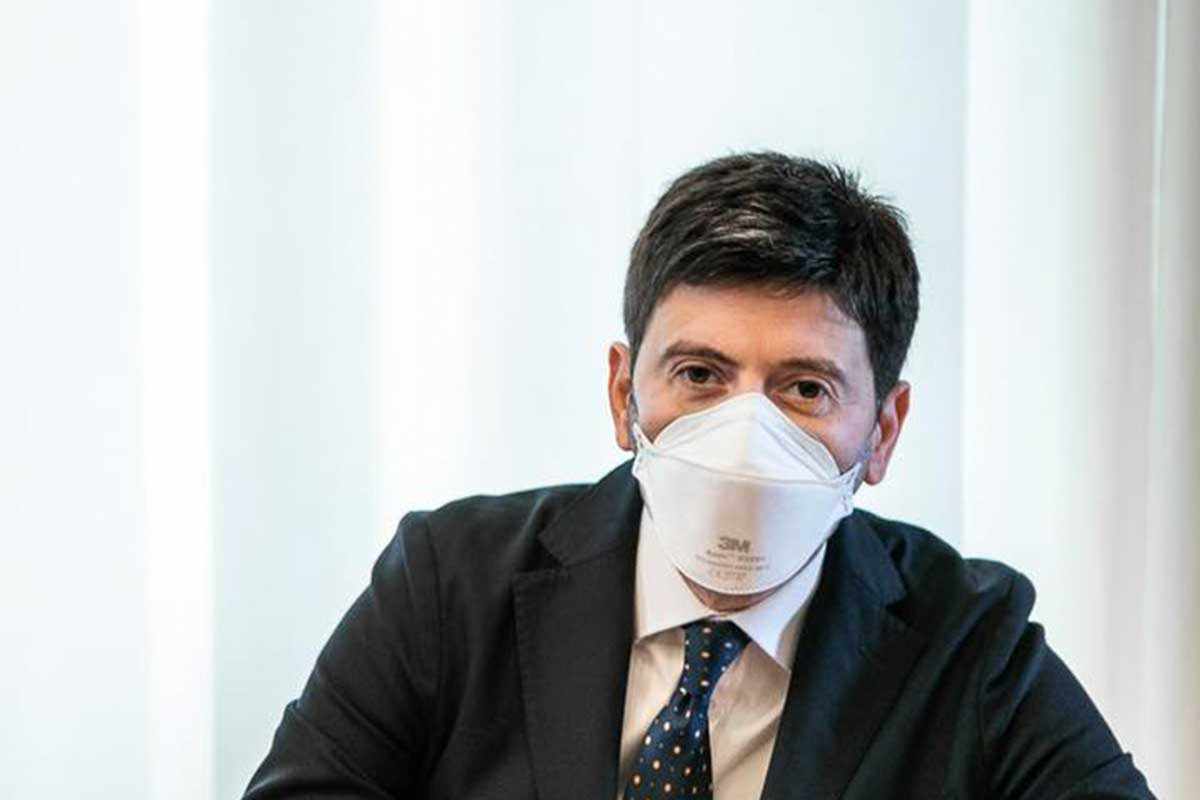 Il ministro Roberto Speranza Obbligo green pass per i dipendenti pubblici? Speranza: «Prossimo passo»