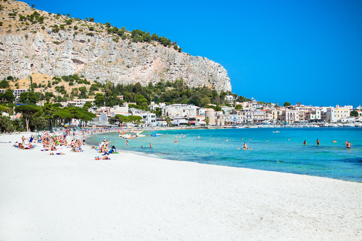 Cinque spiagge da non perdere se viaggi in Sicilia quest'estate