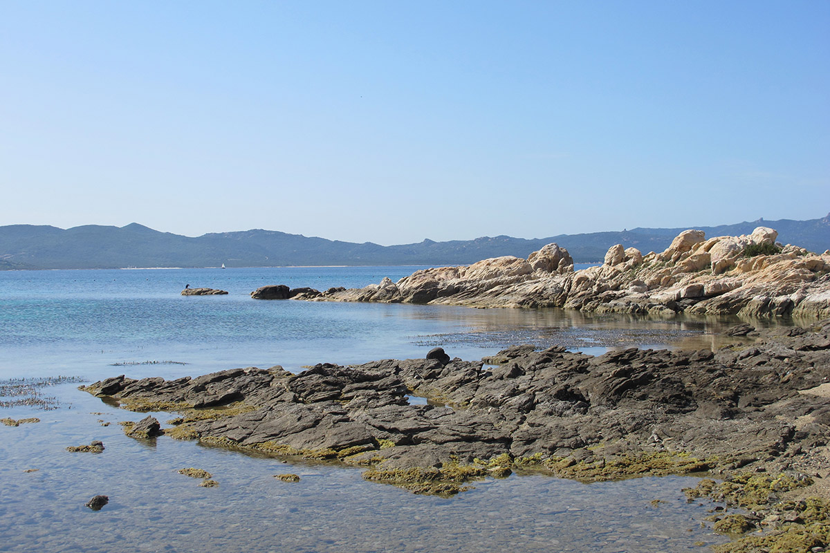 La spiaggia dei Sassi Sulìa House, in Gallura il più piccolo Hilton del mondo