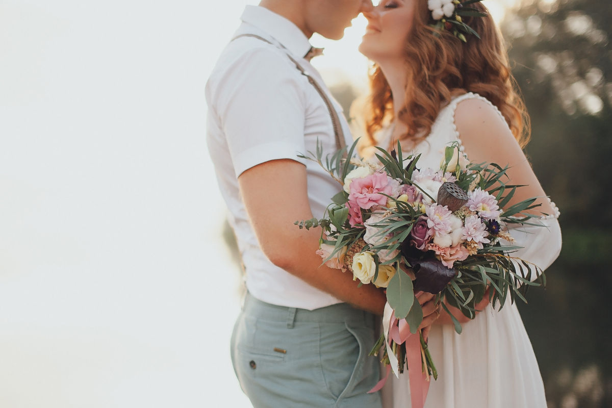 Gli sposi, giovani e intraprendenti, pronti a rinunciare alle convenzioni Anche i matrimoni guardano alla sostenibilità