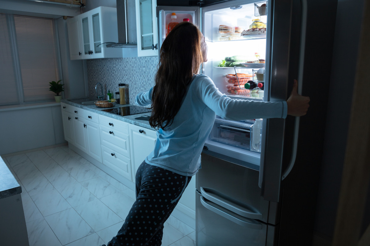 Lo spuntino di mezzanotte fa male al cuore? Ecco cosa dicono gli esperti