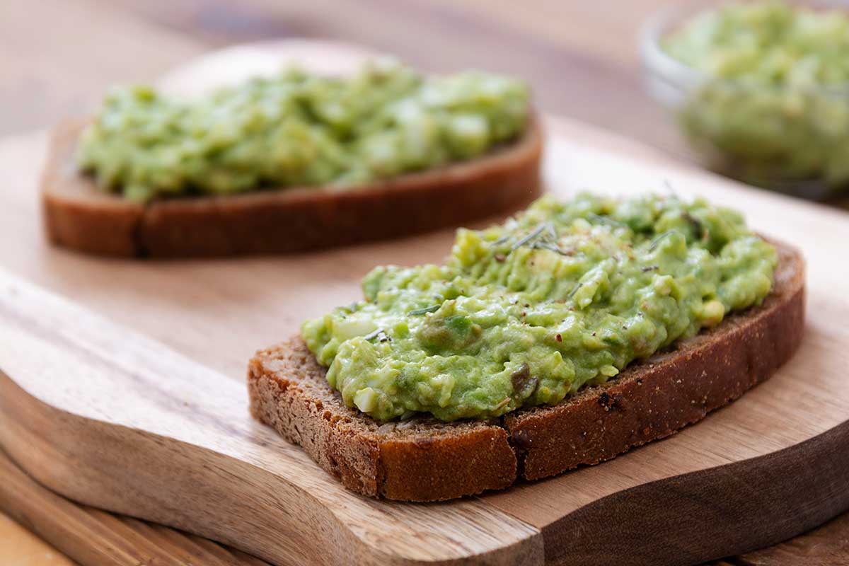 Avocado toast Cenone di Capodanno in vista? Ecco gli snack che non vi appesantiscono
