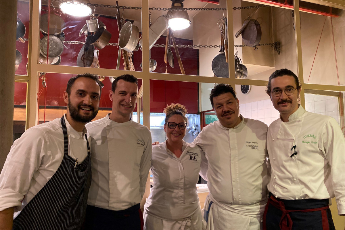 Lo staff della Leggenda dei frati Sapore di sale a Firenze una serata tra teatro e alta cucina