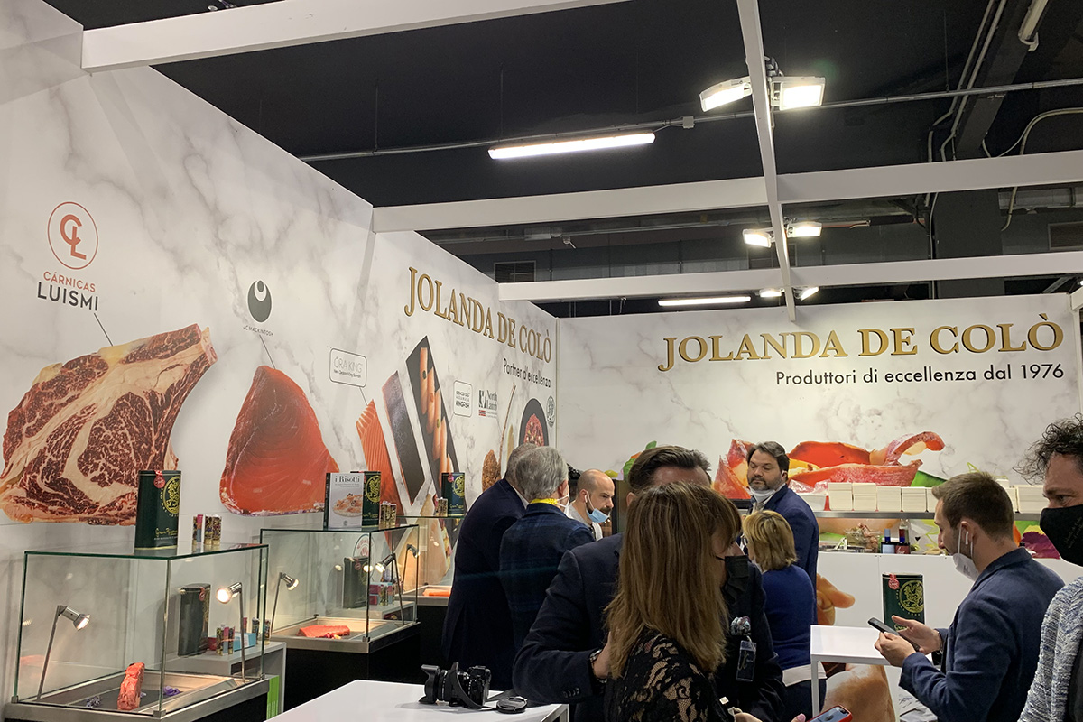 Lo spazio di Jolanda de Col&ograve; moltro frequentato nelle giornate di Identit&agrave; Golose I gioielli di Jolanda de Col&ograve; in mostra a Milano