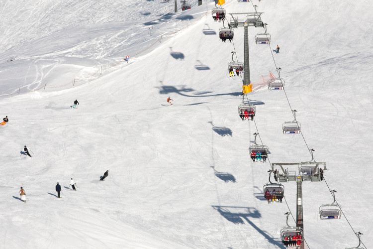 Impianti di risalita del comprensorio di Bormio in inverno Il caro energia spaventa la montagna, gli impianti alzano il prezzo degli skipass