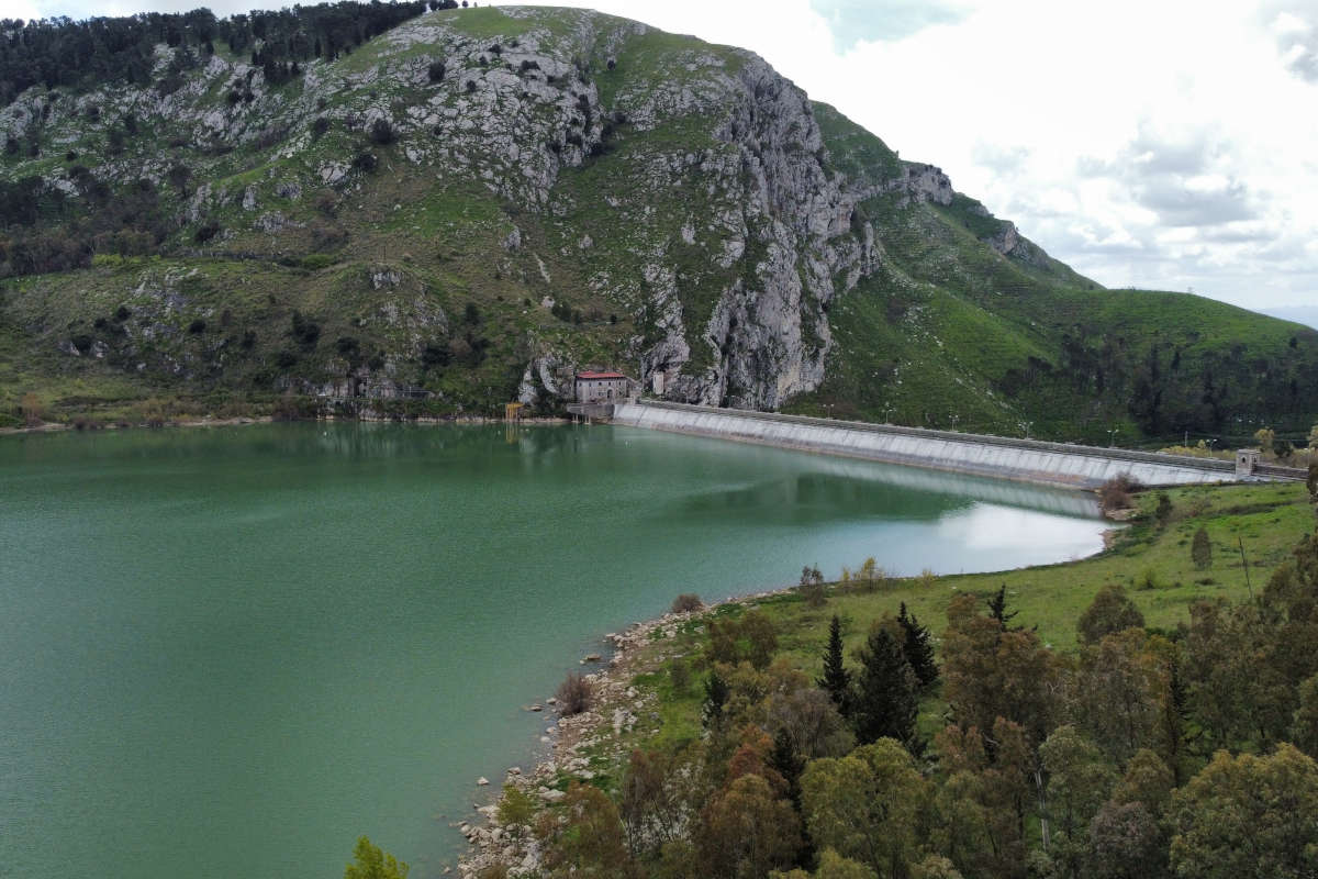 Prossima fermata: Stazione Lago! Tappa a Piana degli Albanesi tra pizza e carne