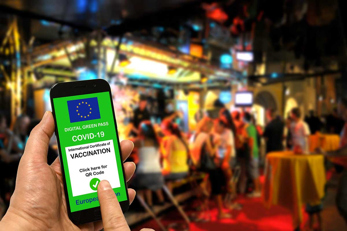 Super green pass, la decisione del Governo cambia l'accesso a bar, ristoranti e hotel Il giorno del super green pass (che dura nove mesi). Ecco cosa cambia per ristoranti, bar e hotel