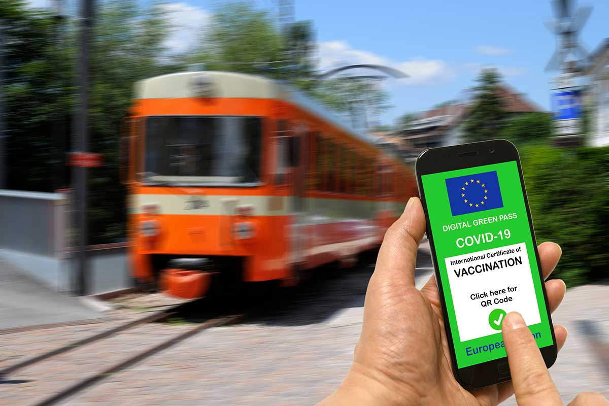 Green pass anche per il trasporto pubblico locale? Difficoltà logistiche sui controlli Super green pass più vicino? Bar e ristoranti attendono la decisione del Governo