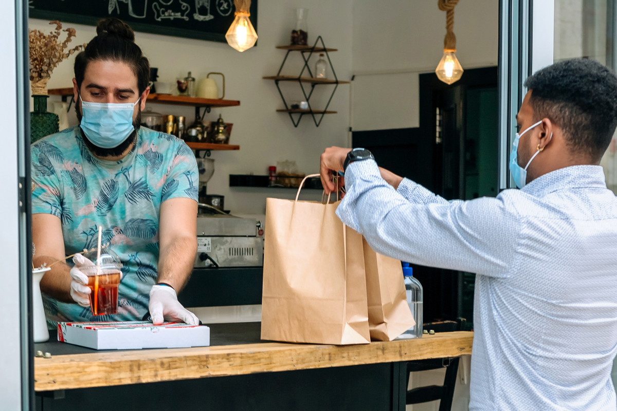 Tra le cause di chiusura anche la concorrenza sleale di take away corsari Diciottomila ristoranti chiusi in 12 mesi: ecco perché si abbassano le saracinesche