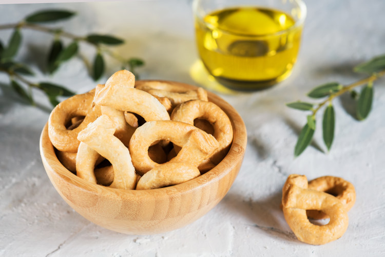 Sempre pi&ugrave; taralli nella spesa Crescono i sostituti di pane e dolci