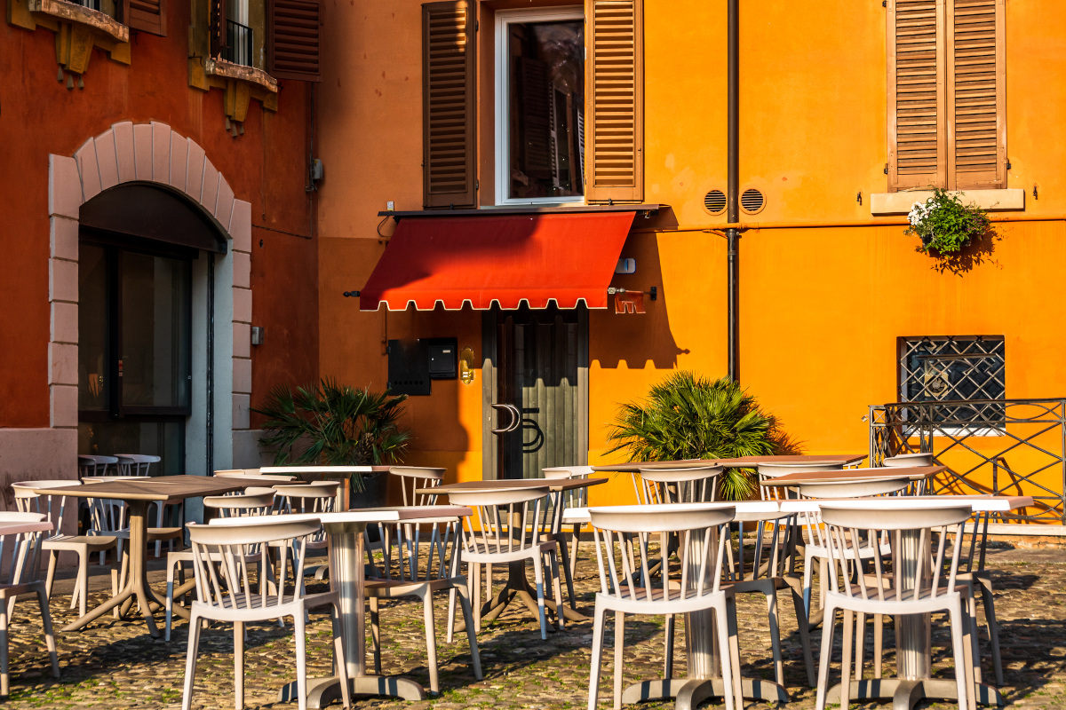 Finisce lo stato di emergenza e i dehors di bar e ristoranti tornano a pagamento