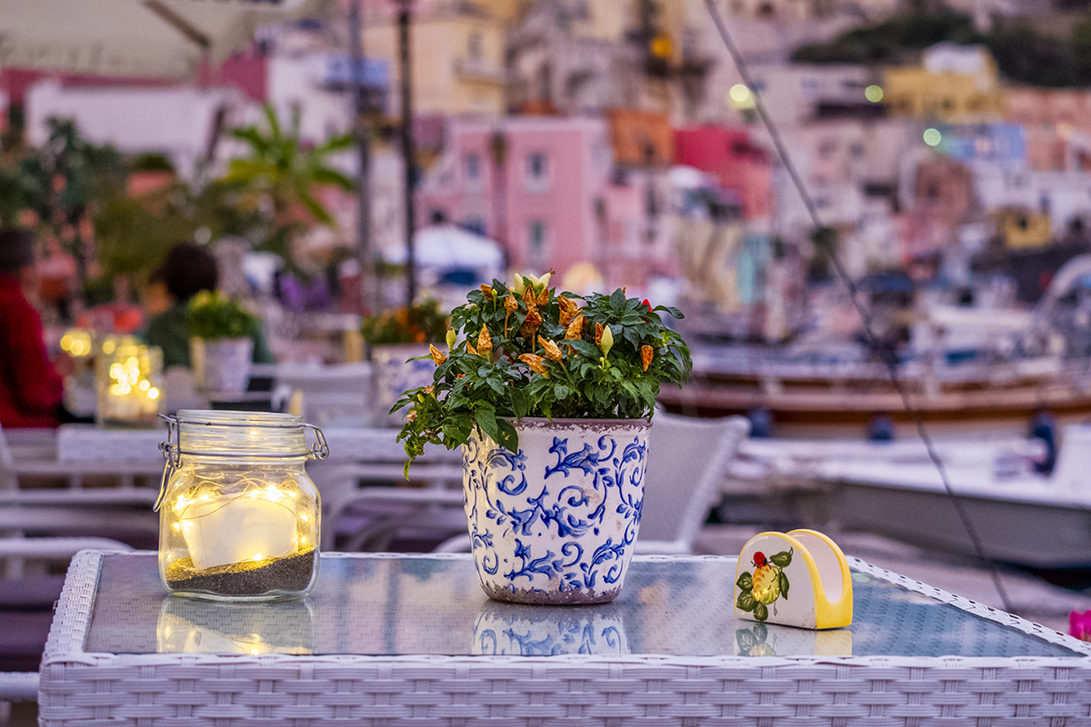 La magia di una cena a Procida Tuffo nella cucina di Procida: il vero gusto della semplicità