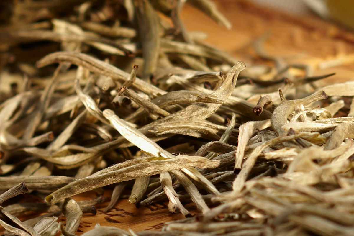 Il tè, dal nero ai miscelati, tante le varietà (almeno 5mila) per lavorazione e aromi