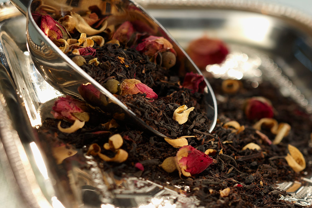 Il tè, dal nero ai miscelati, tante le varietà (almeno 5mila) per lavorazione e aromi