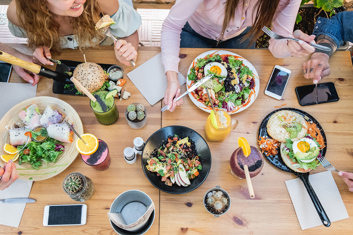 Canapa, insetti ed e-commerce: ecco le utlime tendenze in cucina Canapa, insetti ed e-commerceI nuovi trend dietro ai fornelli