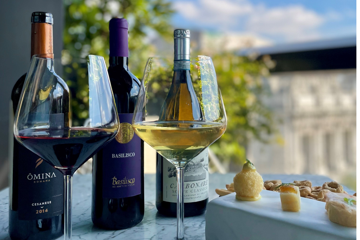 Alcuni vini vulcanici in degustazione sulla Terrazza Gallia I vini delle terre vulcaniche alla conquista di Terrazza Gallia