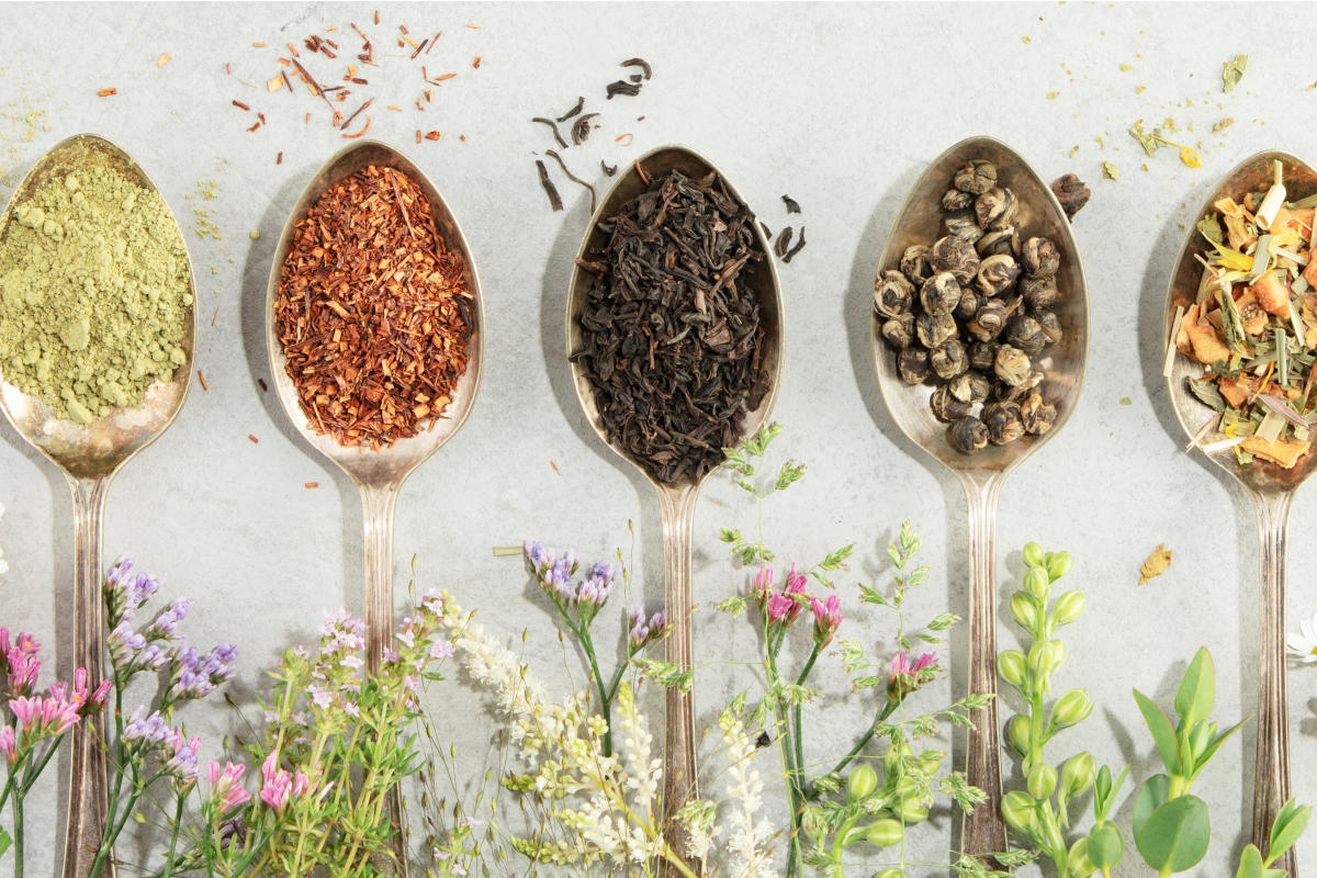 Il tè, oltre le varietà di quello “puro”, tutti i suoi cugini