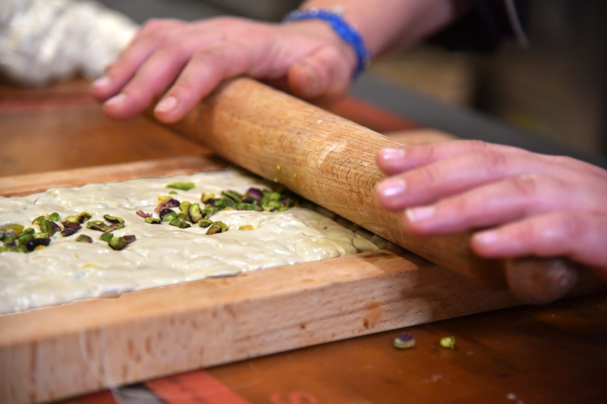 L'attenta lavorazione del torrone di Caltanissetta  Il torrone di Caltanissetta è il primo Presidio Slow Food del 2023