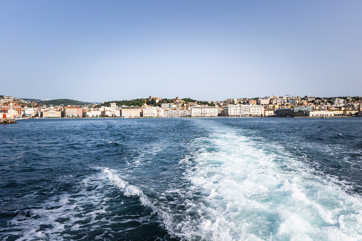 Trieste vista dal mare Alla scoperta del Friuli Venezia Giulia, dai colli fino a Trieste